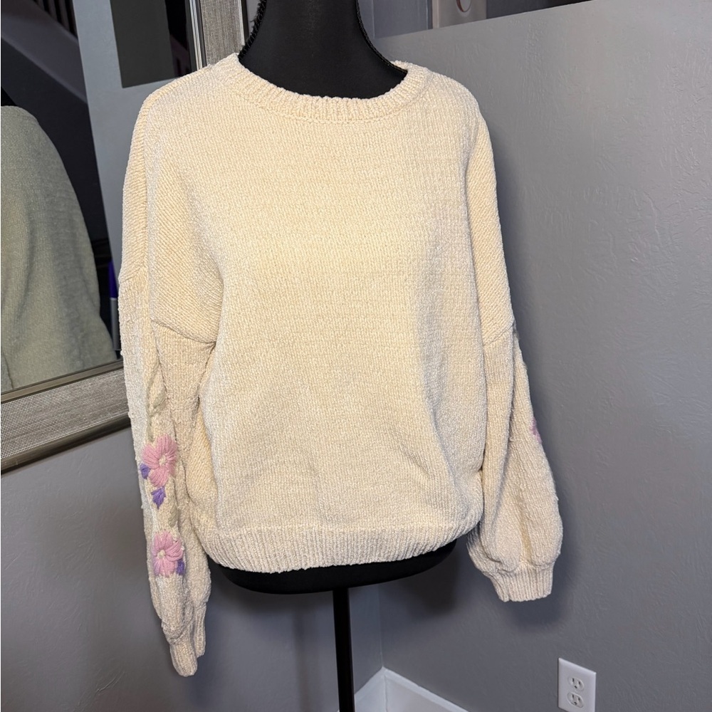 Harper Heritage cream chenille  cottagecore sweater embroidered flowers medium